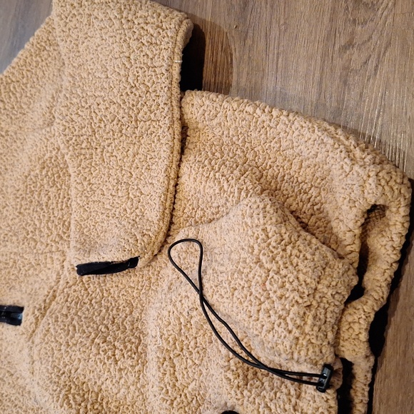 Fluffy Pullover - Picture 2 of 4